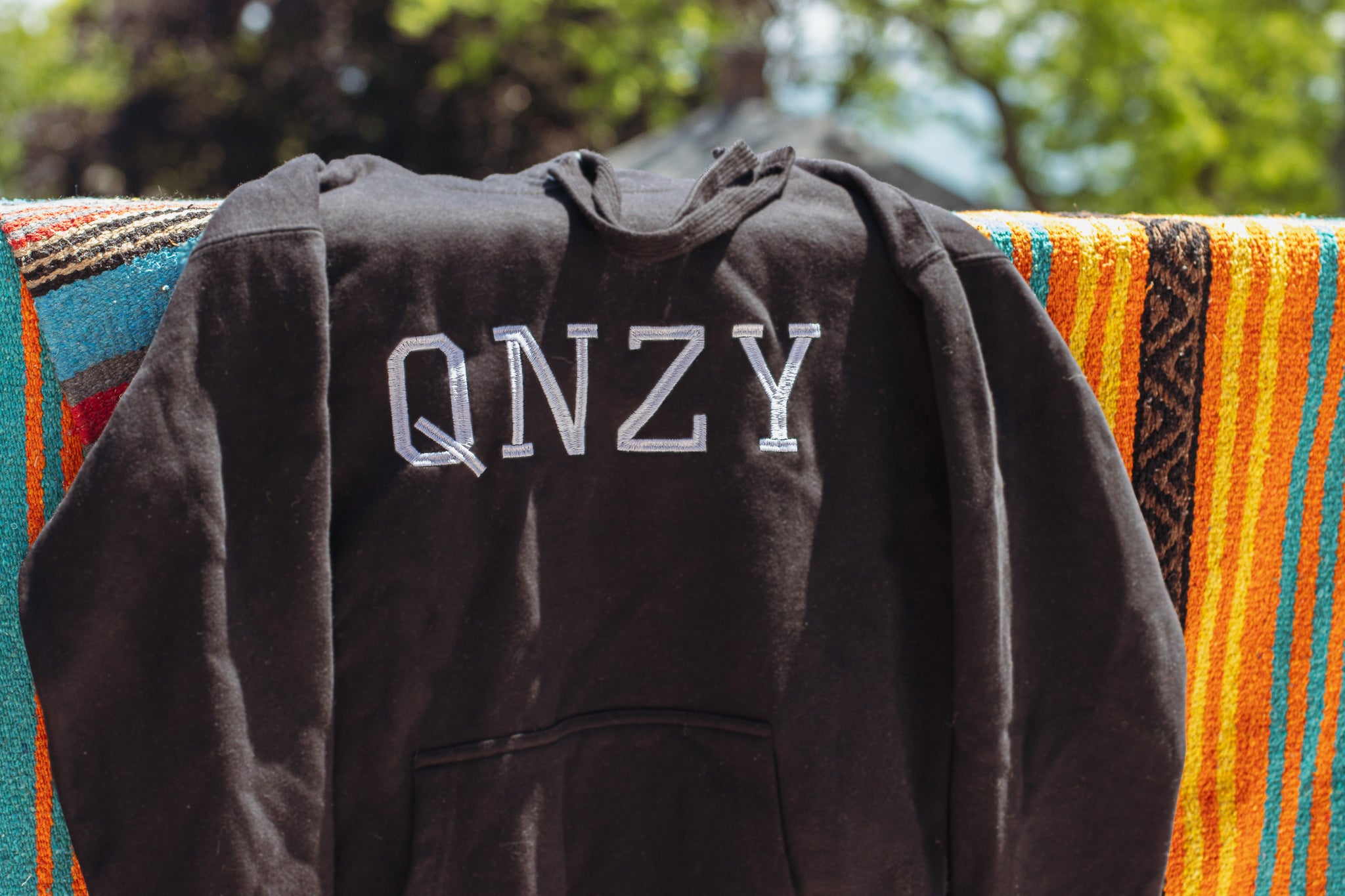 QNZY, Embroidered