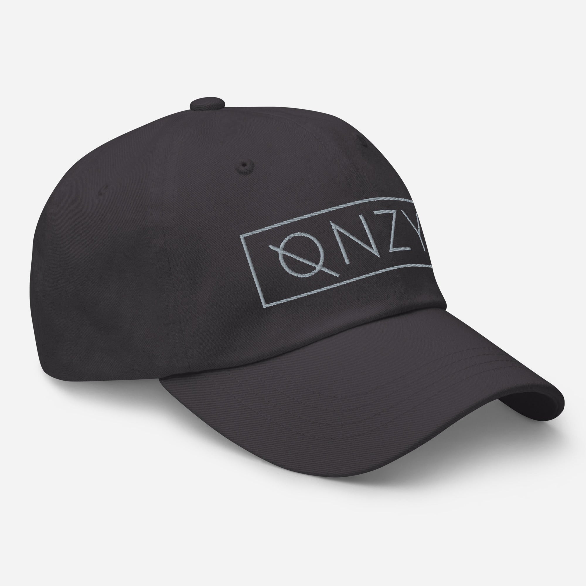 QNZY, Hat